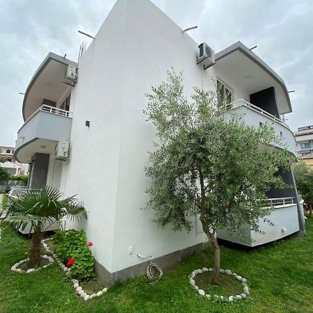Md Apartments Улцин Екстериор снимка