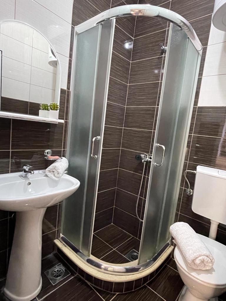 Md Apartments Улцин Екстериор снимка