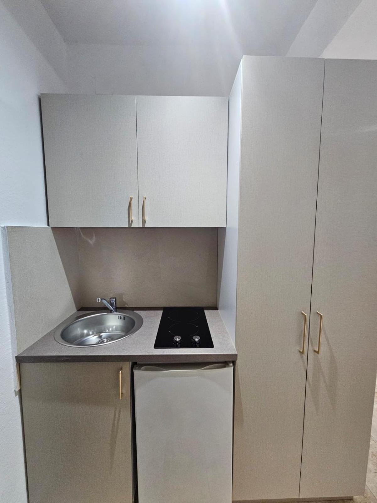 Md Apartments Улцин Екстериор снимка