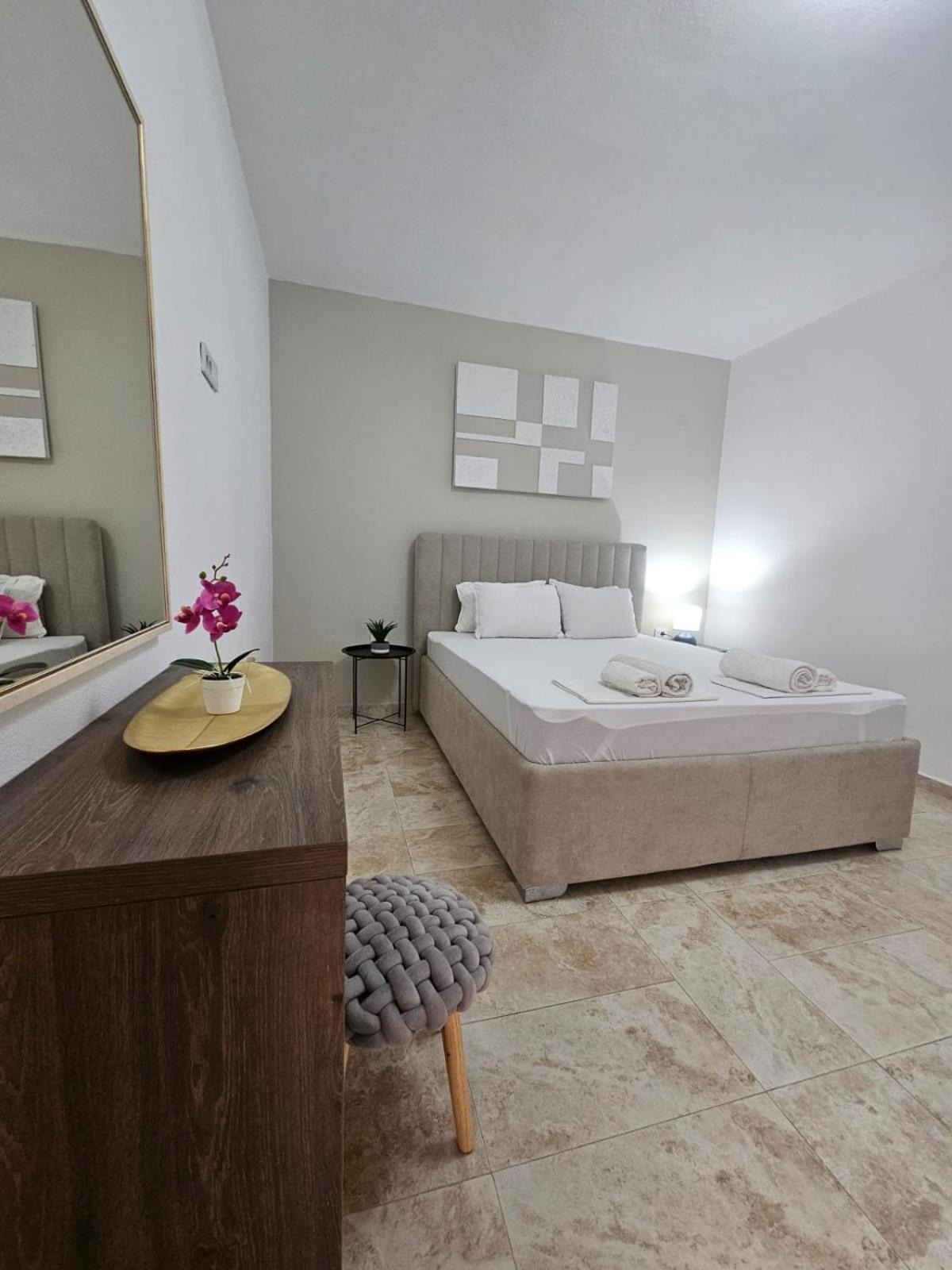 Md Apartments Улцин Екстериор снимка