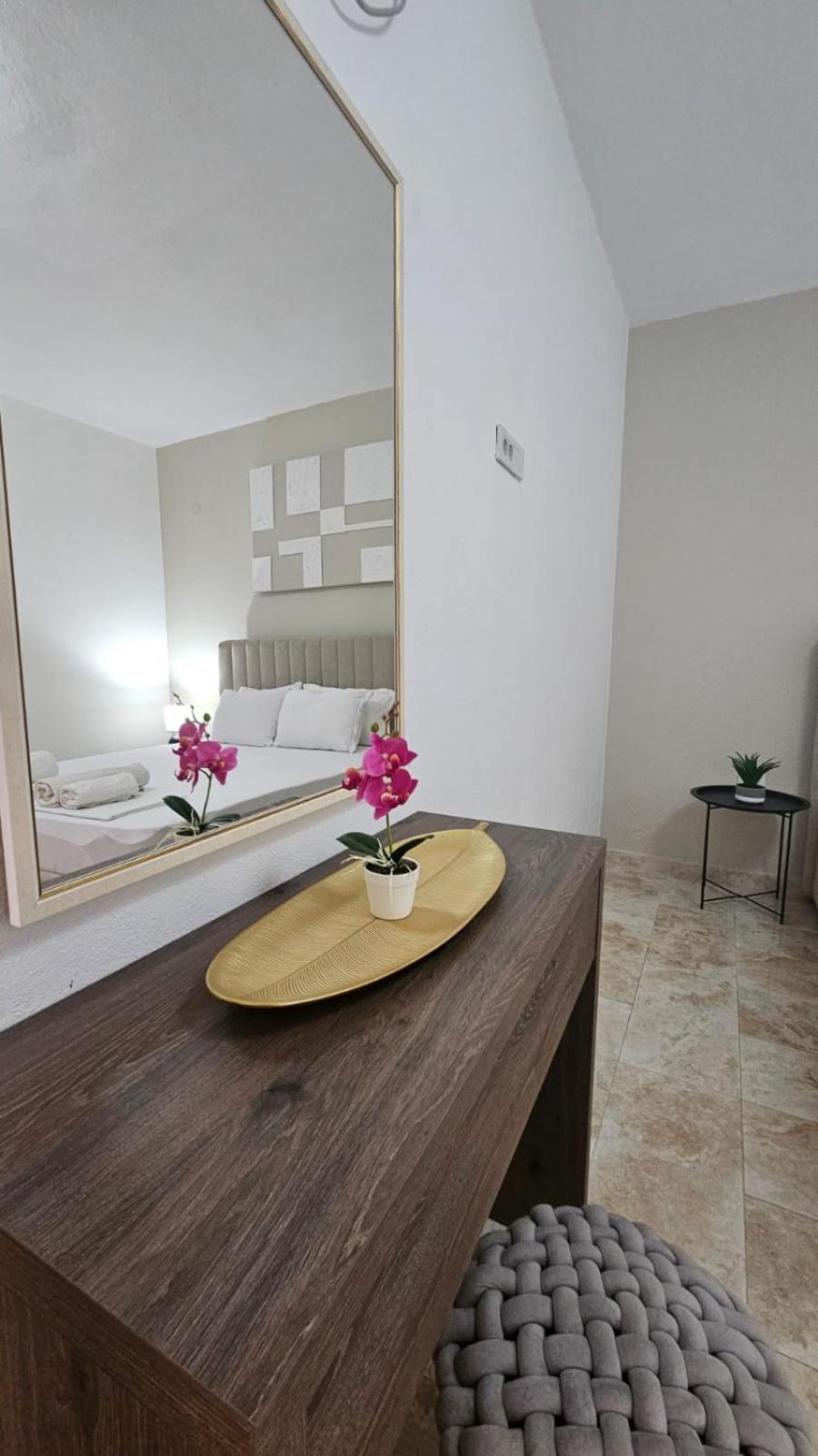 Md Apartments Улцин Екстериор снимка